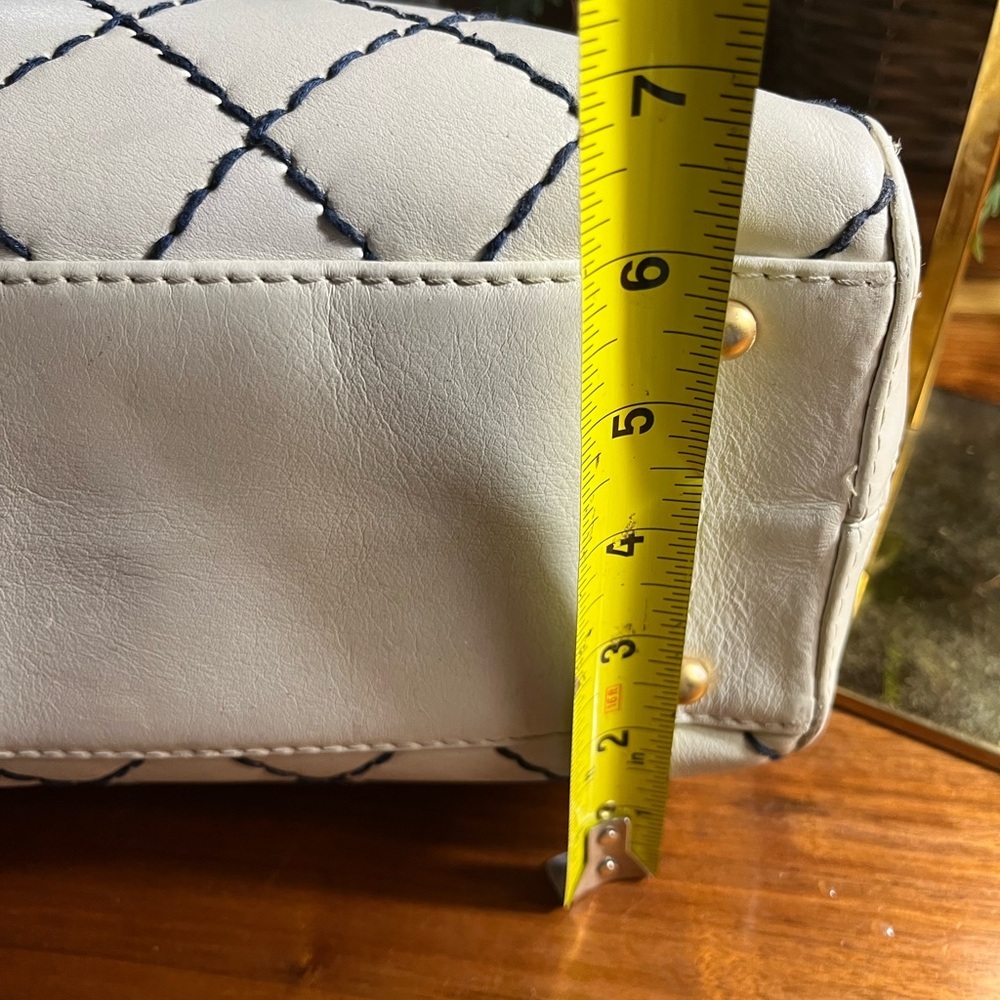 Vintage Chanel off Cream Leather Tote Bag - Picture 15 of 16
